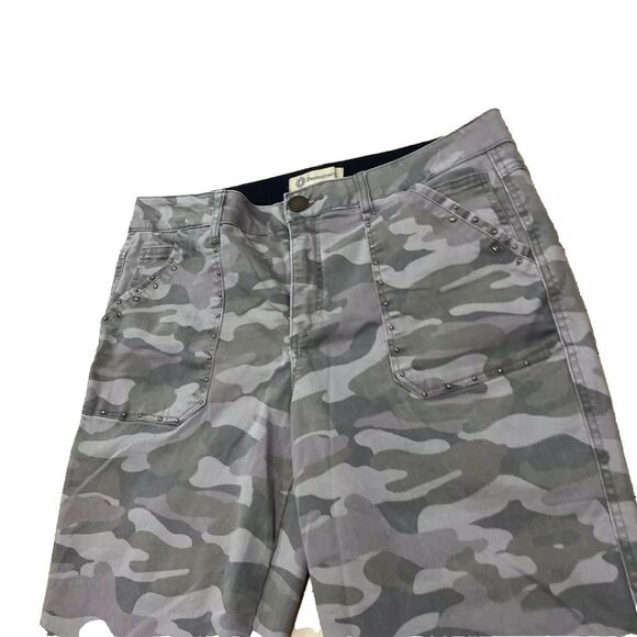 DEMOCRACY AB Technology Jeans Women 14 Camo Green Studded Capri Raw Hem - Picture 3 of 14